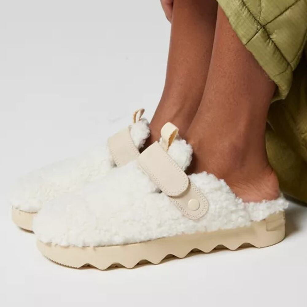Sorel NWOT VIIBE Cream Faux Shearling/Sherpa Cozy Slip-On Clogs Shoes Women's 11